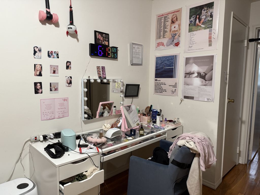Makeup desk
